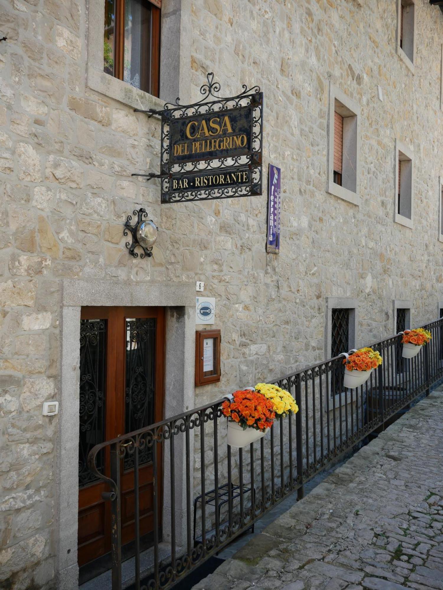 Hotel Casa Del Pellegrino - Castelmonte Экстерьер фото