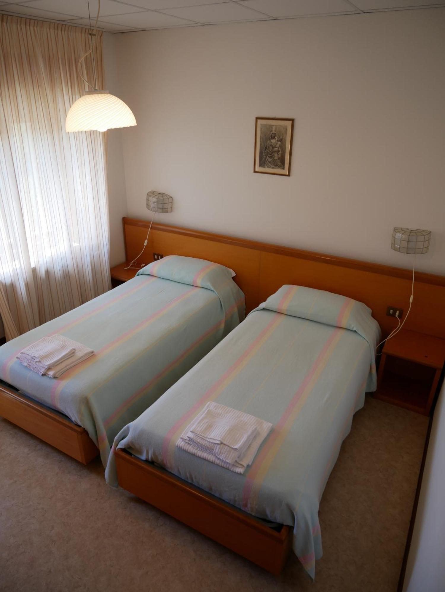 Hotel Casa Del Pellegrino - Castelmonte Экстерьер фото