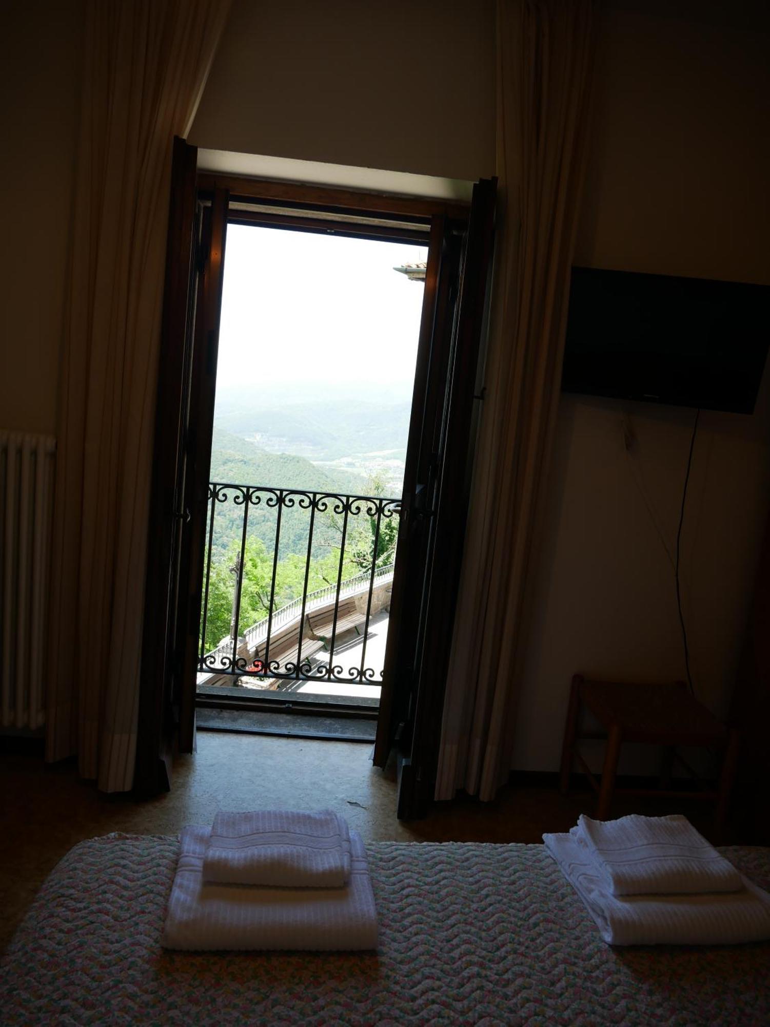 Hotel Casa Del Pellegrino - Castelmonte Экстерьер фото