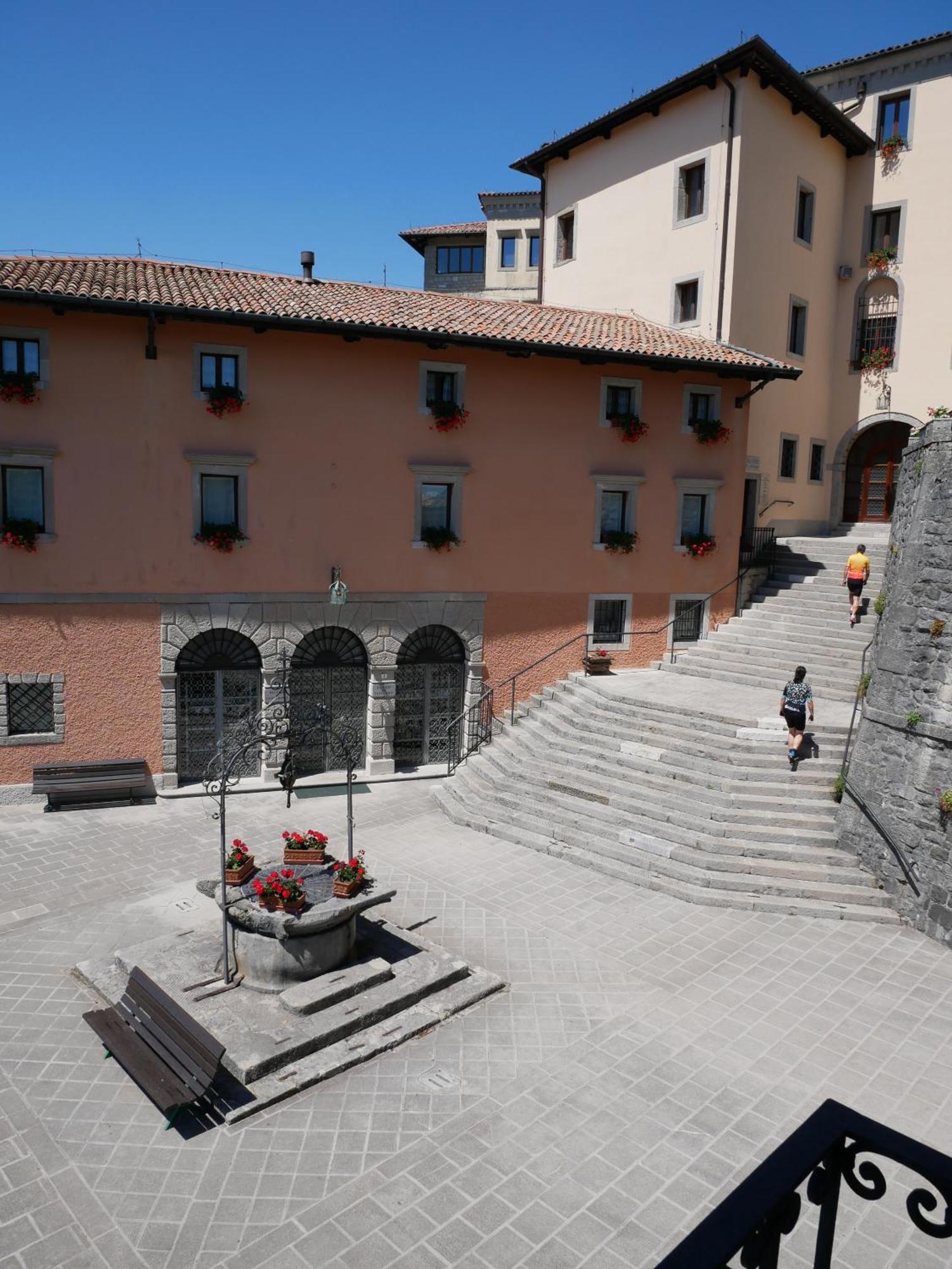 Hotel Casa Del Pellegrino - Castelmonte Экстерьер фото